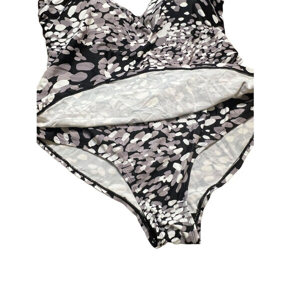 Swimsuits For All Style 131585 One Piece Black Gray White V Neck Size 22 - Picture 3 of 6